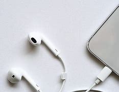 Image result for iPhone SE 2020 64GB EarPods