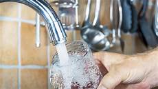bere acqua di rubinetto calcoli renali nessun problema con l acqua rubinetto bere acqua di rubinetto calcoli renali nessun problema con l acqua rubinetto