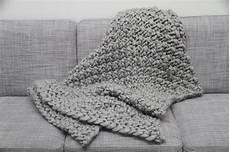 einfache gestrickte decke kuscheldecke stricken decke im perlmuster mit wolle einfache gestrickte decke kuscheldecke stricken decke im perlmuster mit wolle