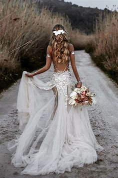 Pin by DOLCE LENA on PRINCIPESSA | Beach wedding dress, Wedding dresses, Wedding dresses lace