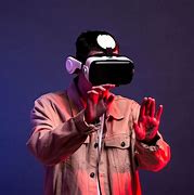 Image result for Pessoa Usando Oculos VR