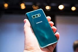 Image result for Samsung Galaxy S10e Battery Life vs iPhone XR