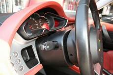 igienizzare interni auto lavare la macchina pulire il cruscotto della propria auto igienizzare interni auto lavare la macchina pulire il cruscotto della propria auto