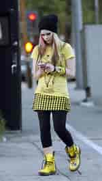 Avril Lavigne Fashion എന്നതിനുള്ള ഇമേജ് ഫലം. വലിപ്പം: 150 x 265. ഉറവിടം: www.fanpop.com