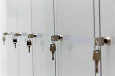 armadietti porta scope armadi spogliatoio e portascope in acciaio inox scaminox armadietti porta scope armadi spogliatoio e portascope in acciaio inox scaminox