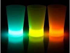 bicchieri luminosi bicchieri luminosi da shottino fluo glow 3 pezzi bicchieri luminosi bicchieri luminosi da shottino fluo glow 3 pezzi