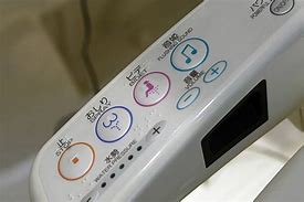 Image result for Toilettes High-Tech