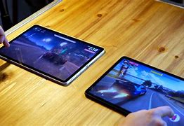 Image result for Huawei P 10-Plus vs Samsung S7