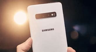 Image result for Samsung Galaxy S10e vs S10