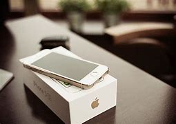 Image result for Pictures of the iPhone 5S in Black and Green Combination