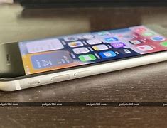 Image result for iPhone Se2022 Black in Hand Show