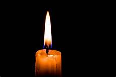 candela accesa dimenticano una candela accesa e scoppia l incendio candela accesa dimenticano una candela accesa e scoppia l incendio