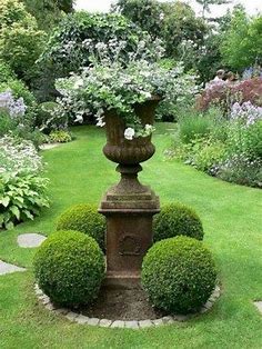 #simplegardenlandscapedesign | Boxwood garden, Backyard landscaping, Garden urns