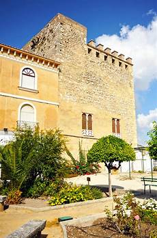 cortile spagnolo immagini di riserva di cortile spagnolo tipico la cortile spagnolo immagini di riserva di cortile spagnolo tipico la