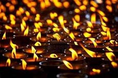candele accese india ragazza stuprata mare di candele il giornale candele accese india ragazza stuprata mare di candele il giornale