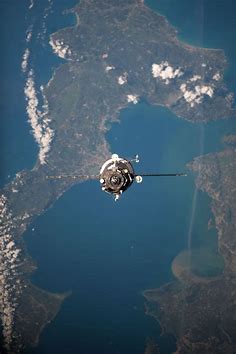 Russian Soyuz Spacecraft from ISS orbiting over Italy | Space and astronomy, Earth from space, Space pictures