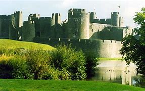 Image result for co_oznacza_zamek_caerphilly