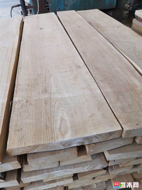 松木板和榆木板哪个当桌面好