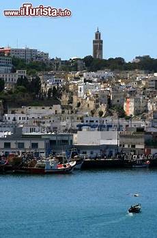 porto di tangeri medina e porto di tangeri in marocco il porto foto porto di tangeri medina e porto di tangeri in marocco il porto foto