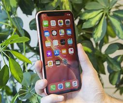 Image result for iPhone XR vs iPhone XS Beauty Mode