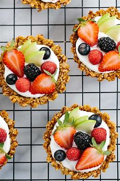 Eat Dessert for Breakfast with These Granola & Yogurt Tarts | Yogurt recipes, Yogurt and granola, Granola breakfast