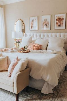 36 Lovely Spring Bedroom Decor Ideas Trending This Year - HMDCRTN