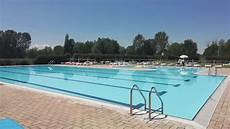 rubinetti per docce legionella nelle docce e nei rubinetti della piscina di rubinetti per docce legionella nelle docce e nei rubinetti della piscina di