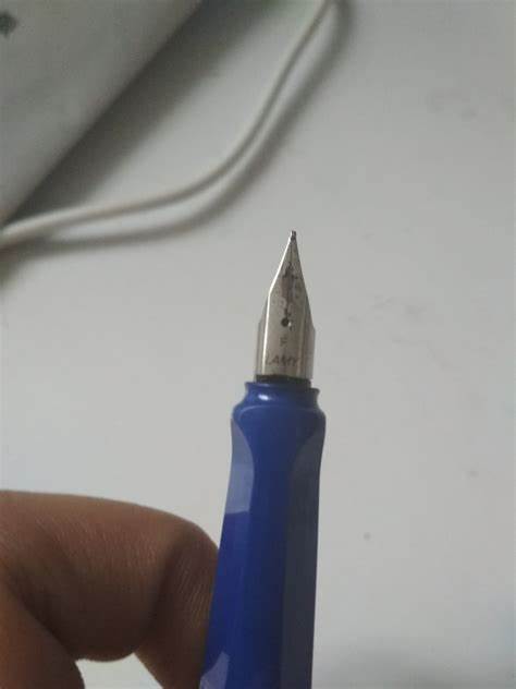 蓝黑色笔芯中性钢笔
