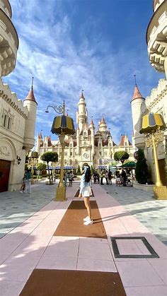 Universal Studios Castle in 2023 | Fotografi, Pose, Inspirasi potret