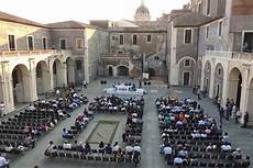 cortile platamone con addiopizzo per parlare di mafia al palazzo platamone cortile platamone con addiopizzo per parlare di mafia al palazzo platamone