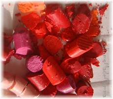 candele natale bocce di natale fai da te con candele e pastelli a cera candele natale bocce di natale fai da te con candele e pastelli a cera