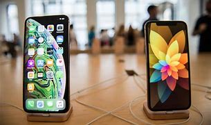 Image result for iPhone XRV iPhone XS