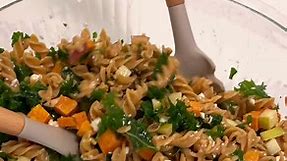 This fall harvest pasta salad makes for the perfect meal prep! Here's what you'll need: - 1 box of Chickapea Pasta (we used spirals) - 1 small-medium sweet potato, cut into small cubes (about 1/2