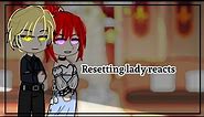 Resetting lady reacts