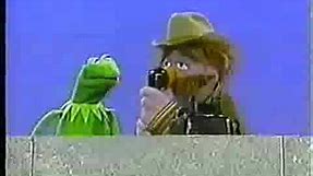 Sesame Street - Kermit and Forgetful use the telephone