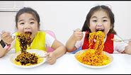 Suri and Annie Pretend Play Making Chocolate and Ketchup Black Noodles with Cooking Toys