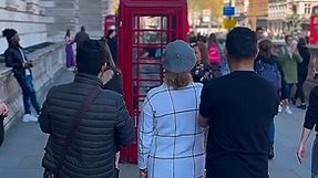 The Iconic Red Telephone Box. You have to love♥️🇬🇧 #londonicon #london #redphonebox #telephonebooth #bigben #redphonebooth #westminster #londontown #london #reelsvideo 🎥 London Town #Capturedbylondontown #sholalawrence Shola Lawrence | London Town