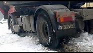 Truck vs Snow , Zapadnutý kamión