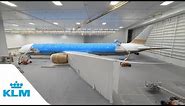 Timelapse: painting KLM's first Boeing 787-10 - KLM