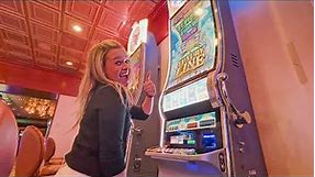 Greta Plays A UNIQUE Slot Machine At Downtown Las Vegas!