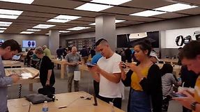iPhone 7/ iPhone 7 Plus Flying Off The shelves Apple Store
