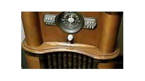TINAS_TOY_BOX 1939 ZENITH Console Radio 5808 with 8-S-463 Chassis #3