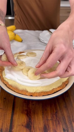 Danielle Cochran | THESALTYCOOKER®️ on Instagram: "This banana cream pie is a classic for a reason. Buttery, flaky pie crust filled with creamy homemade banana pudding, fresh banana slices, and a soft cloud of whipped cream on top. Simple, nostalgic, and completely delicious. 🍌 Comment RECIPE and I’ll DM you the details! #bananacreampie #bananadessert #piecrust #homemadepie #dessertrecipe #easybaking #f52grams #forkyeah #bakingfromscratch #thebakefeed https://thesaltycooker.com/classic-banana-c