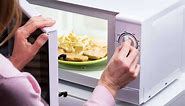The Best Microwave for Seniors: Choosing a Simple Microwave for the Elderly