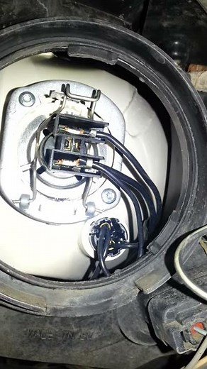 Renault Megane II - Front Headlight Bulb Change