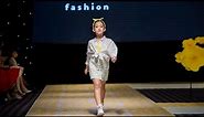 Mẫu nhí catwalk đầy tự tin và sôi động trên sàn diễn thời trang | Pink Sun