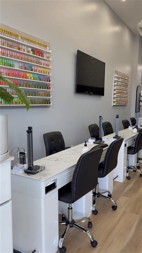 💅 Salon Sale Alert! 💅 Pedicure chairs, mani table combo, polish rack — everything must go! 🎉 On Sale Open to Best Offers 💸 📩 DM us for pricing & details. 📍 PC: Polished & Pampered Beauty Lounge, Hamilton | S1 Spa Furniture