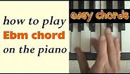 Ebm Piano Chord - how to play E flat minor chord on the piano