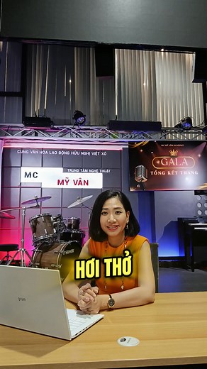 11K views · 160 reactions | Vì sao MC Mỹ Vân nói nhỏ mà vẫn đầy nội lực? Có bao giờ bạn thắc mắc: Nói nhỏ mà vẫn nội lực là như thế nào? Cùng MC Mỹ Vân bật mí bí quyết luyện giọng nói nội lực – kỹ năng giúp bạn làm chủ sân khấu và chạm đến cảm xúc người nghe. #mcmyvan #luyengiongnoi #luyengiongnoihay #luyengiongnoichuan #hocviendaotaonghethuatmcmyvan | MC Mỹ Vân& Kỹ năng thuyết trình | Facebook