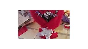 Bouquet rouge et blanc en fourrure rouge 🌹 pour les fiançailles mariage el fate7a el melak el khatem les anniversaire cadeau mariage Omra 🕋 offrir juste remerciement être pardonner déclaration d'amour.... | Fleuriste 15